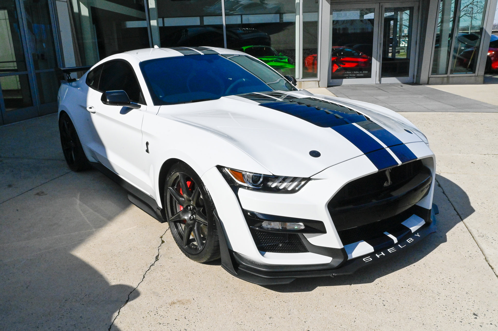 Used 2022 Ford Mustang Shelby GT500 w/ Carbon Fiber Track Pack RWD image 3