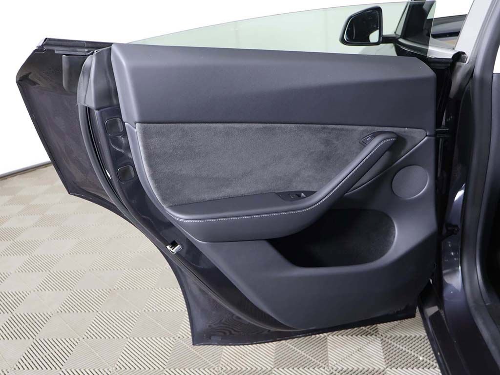 Used 2024 Tesla Model Y Long Range image 28