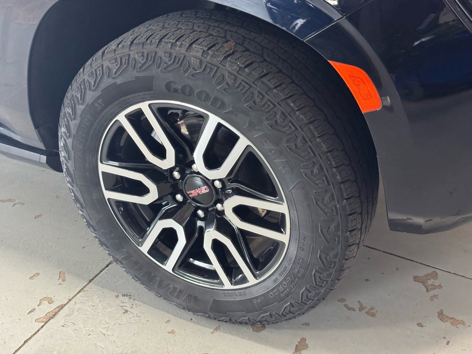 Certified 2024 GMC Yukon AT4 w/ Technology Package AWD/4WD image 4