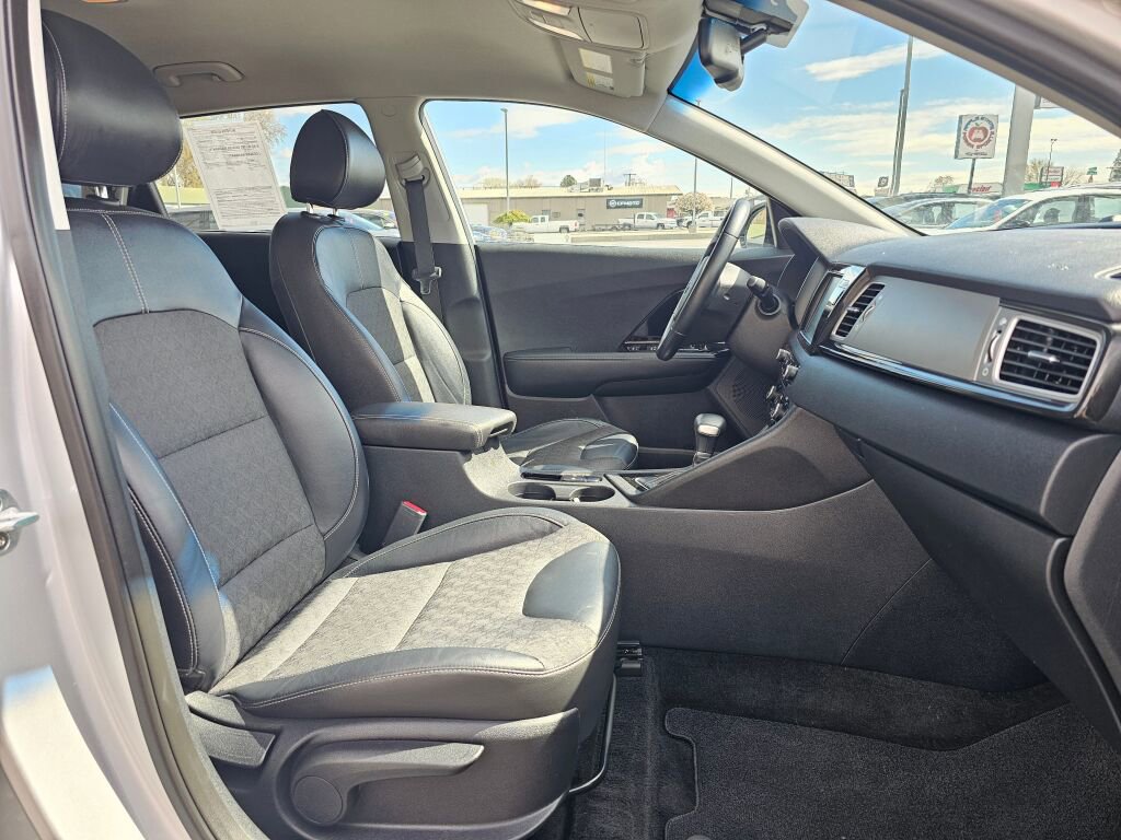 Used 2019 Kia Niro S Touring image 14