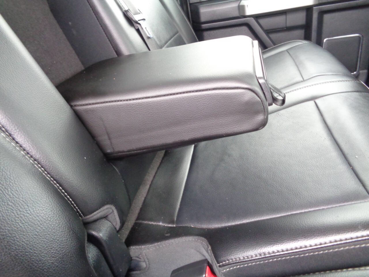 Used 2017 Ford F250 Lariat w/ Chrome Package image 56