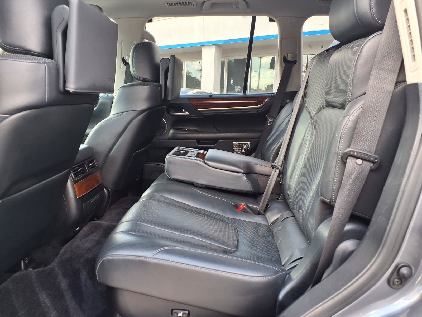 Used 2018 Lexus LX 570 4WD w/ Luxury Package image 17