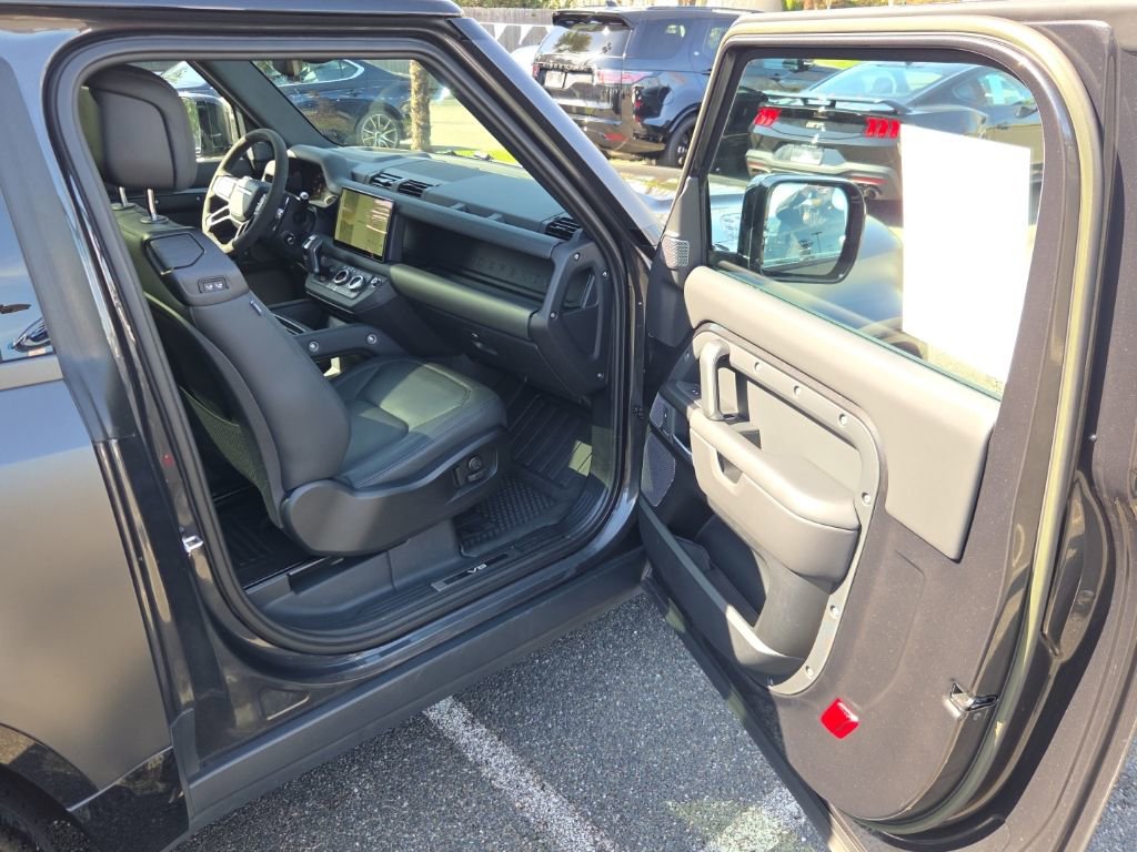 Used 2023 Land Rover Defender 90 V8 image 18