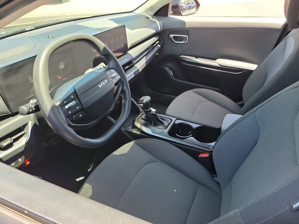 Used 2025 Kia K4 FWD image 3