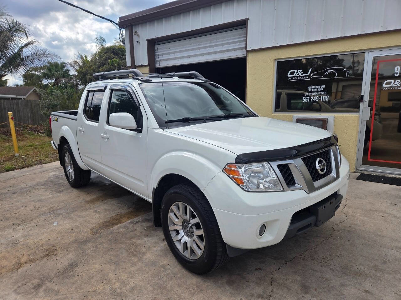 Used 2015 Nissan Frontier PRO-4X w/ Pro-4x Luxury Package image 2