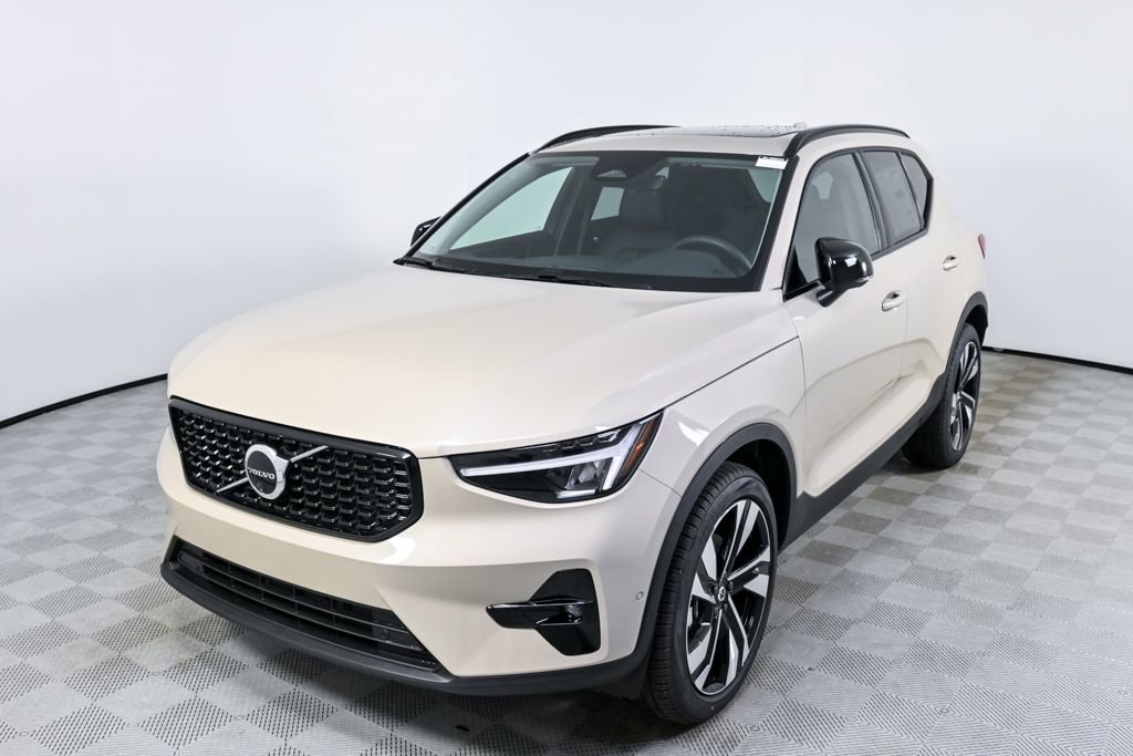 New 2026 Volvo XC40 B4 Plus w/ Protection Package Premier