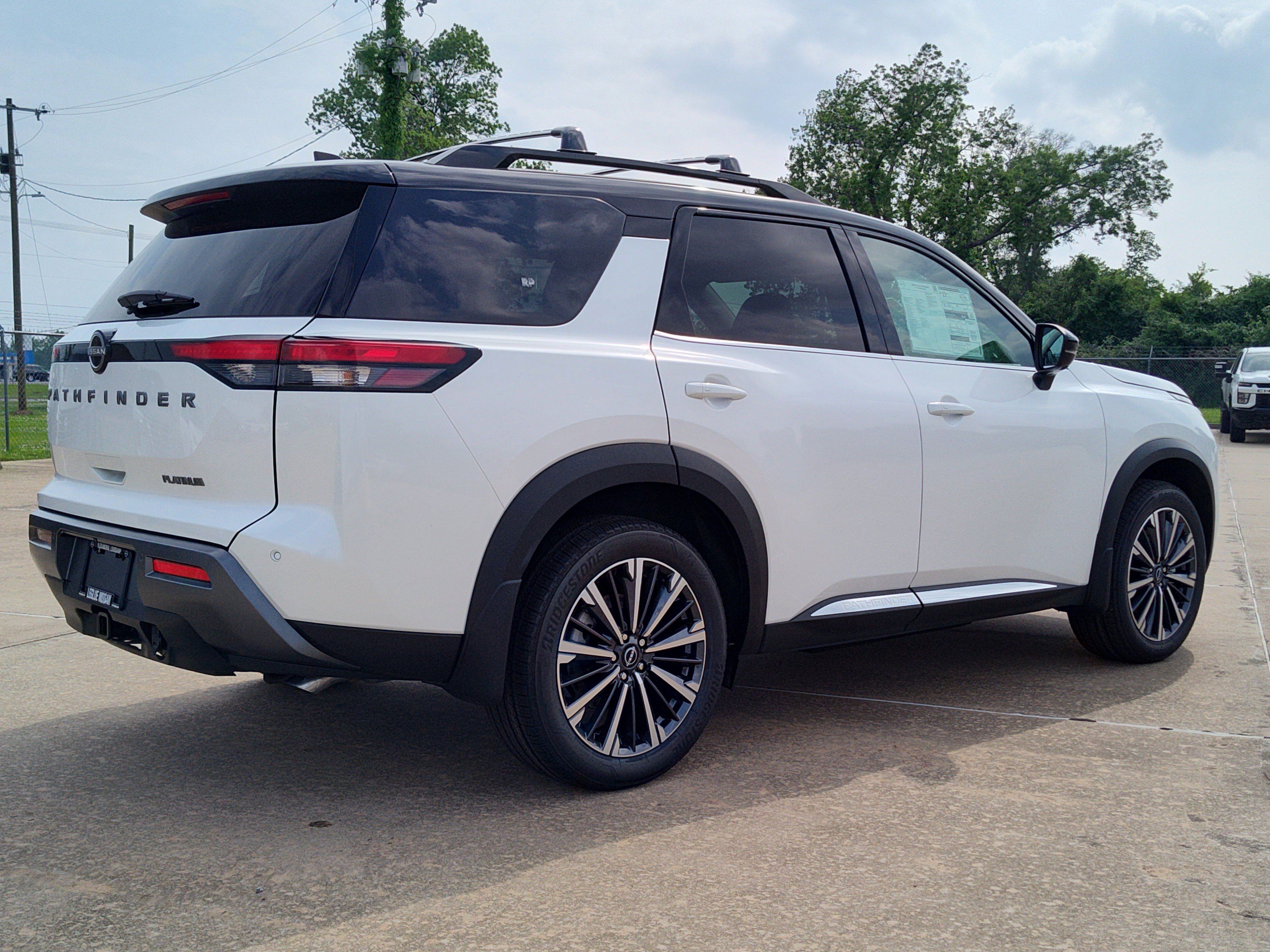 New 2026 Nissan Pathfinder Platinum FWD image 5