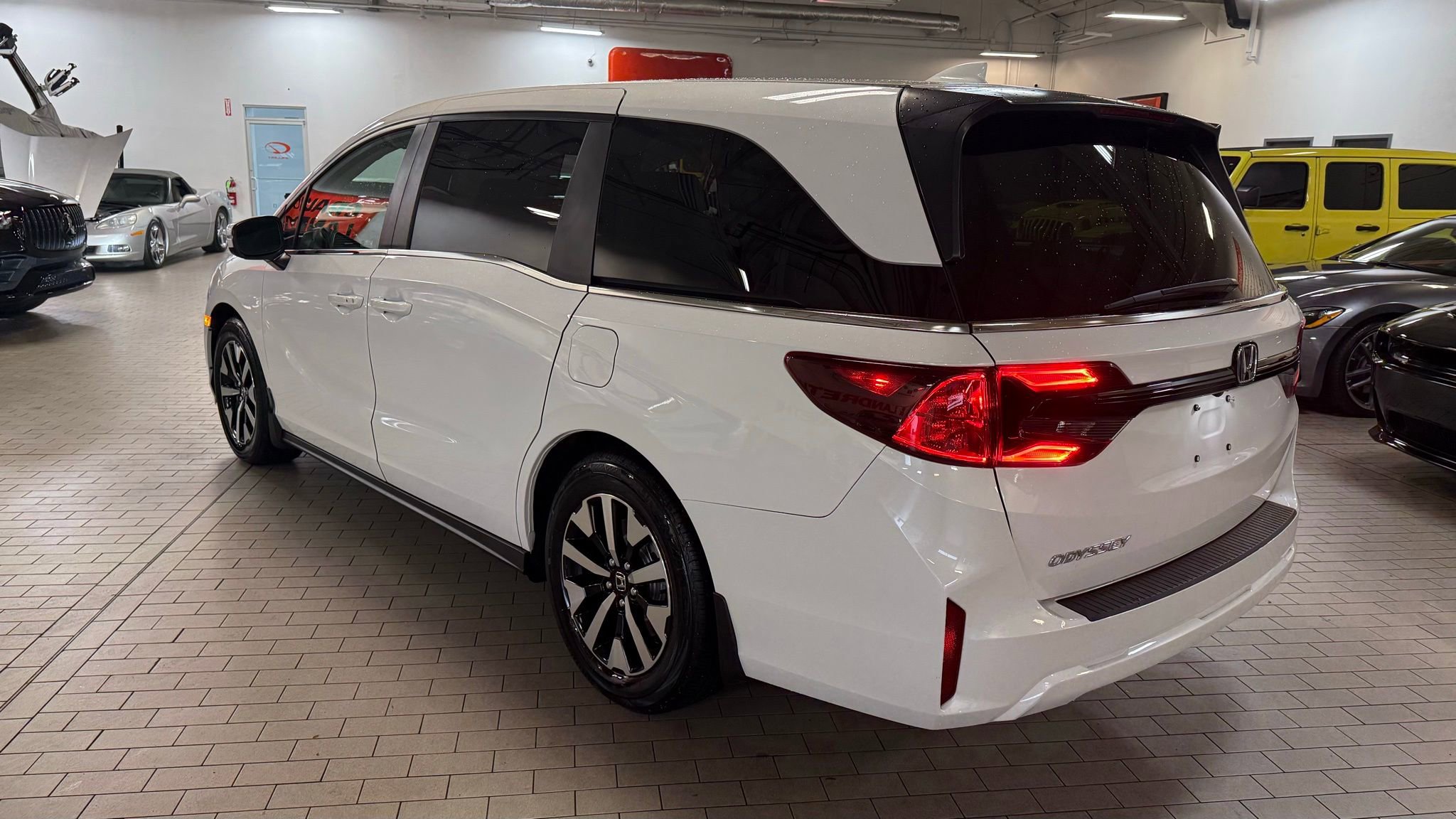 Used 2025 Honda Odyssey EX-L image 8