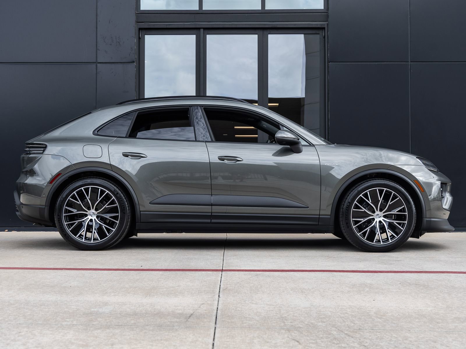New 2026 Porsche Macan Electric RWD image 12
