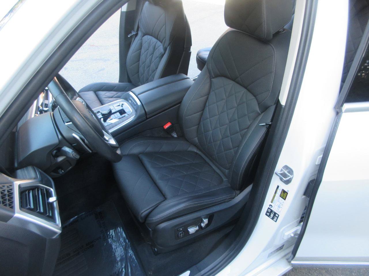 Used 2025 BMW X7 xDrive40i w/ Premium Package AWD/4WD image 11