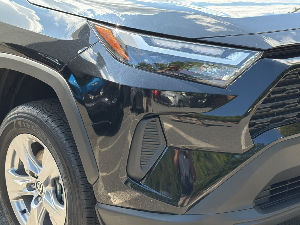 Used 2025 Toyota RAV4 XLE AWD/4WD image 10