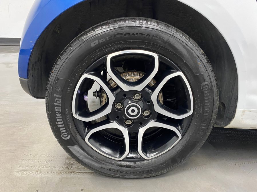 Used 2017 smart fortwo Prime RWD image 17