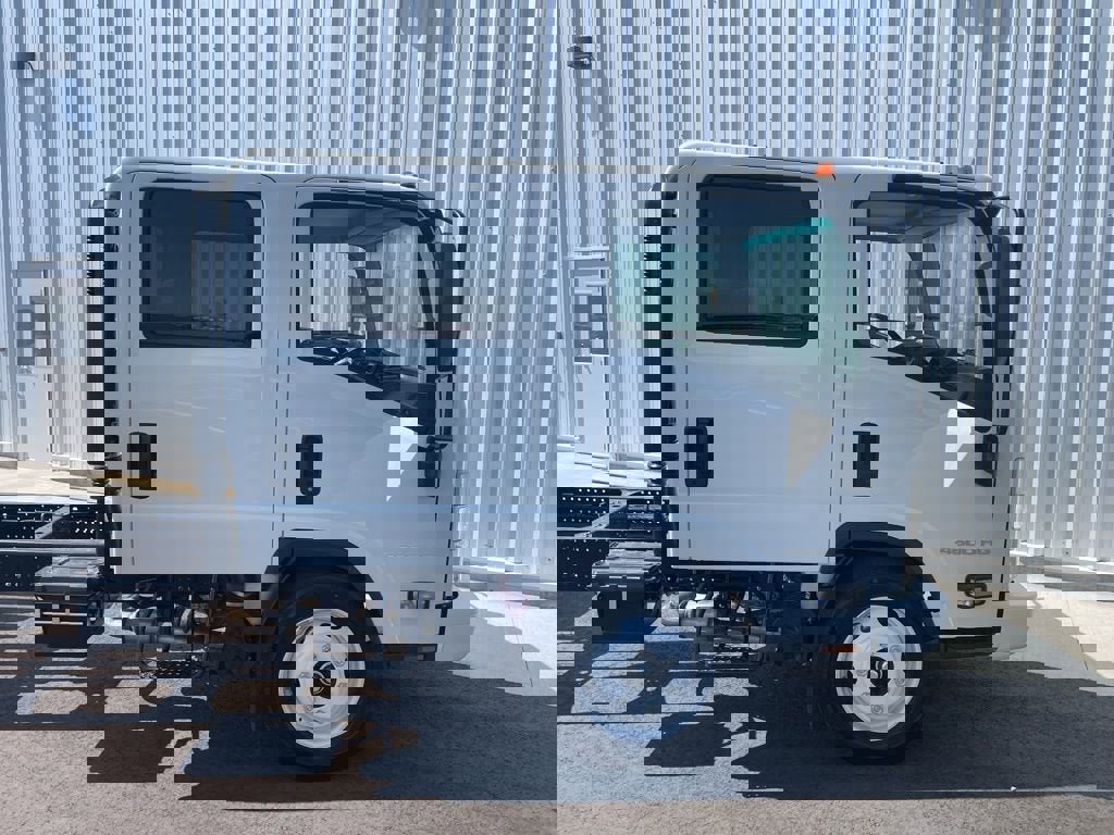 New 2025 Chevrolet Low Cab Forward image 2