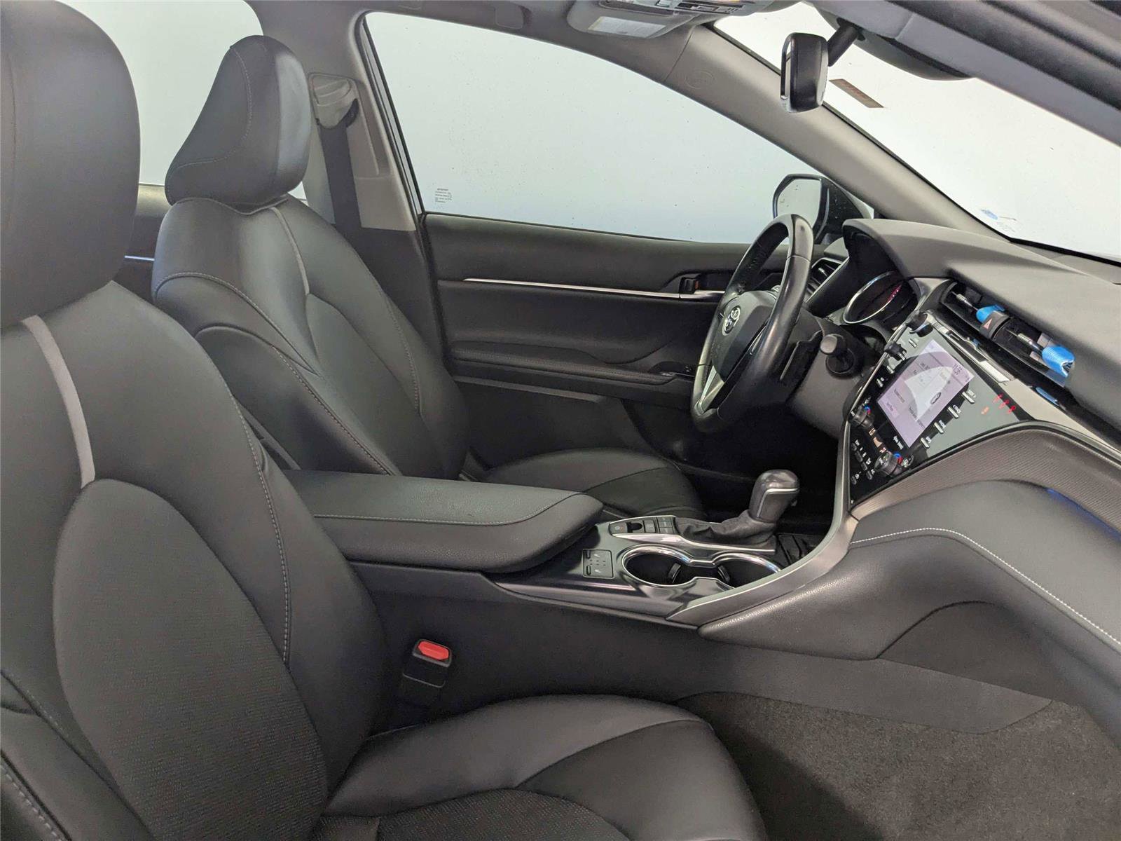 Used 2020 Toyota Camry XSE FWD image 31