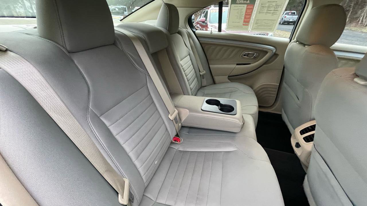 Used 2017 Ford Taurus SE image 26