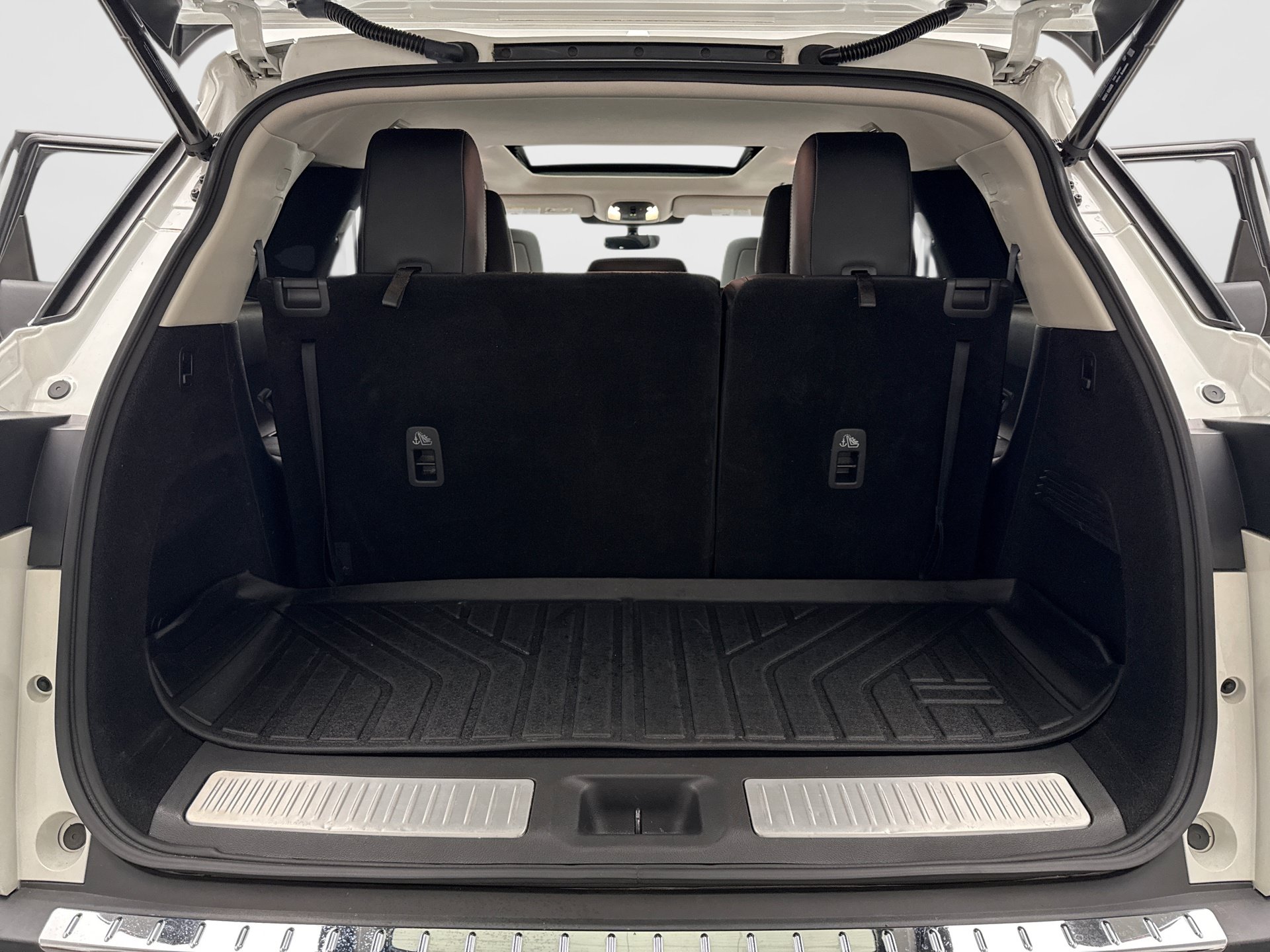 Used 2023 INFINITI QX60 Luxe w/ Performance Audio Package AWD/4WD image 17