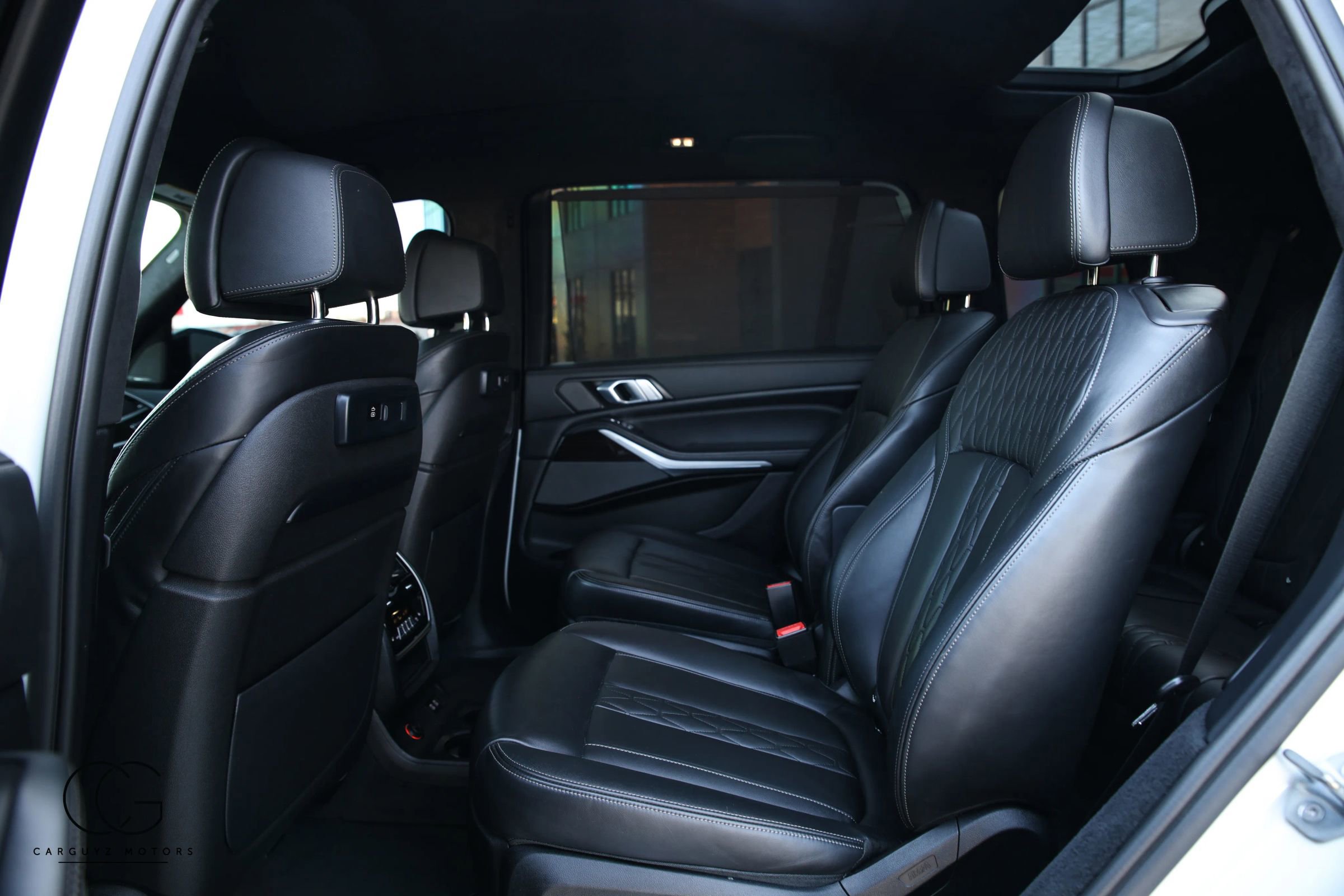 Used 2020 BMW X7 M50i w/ Dynamic Handling Package image 31