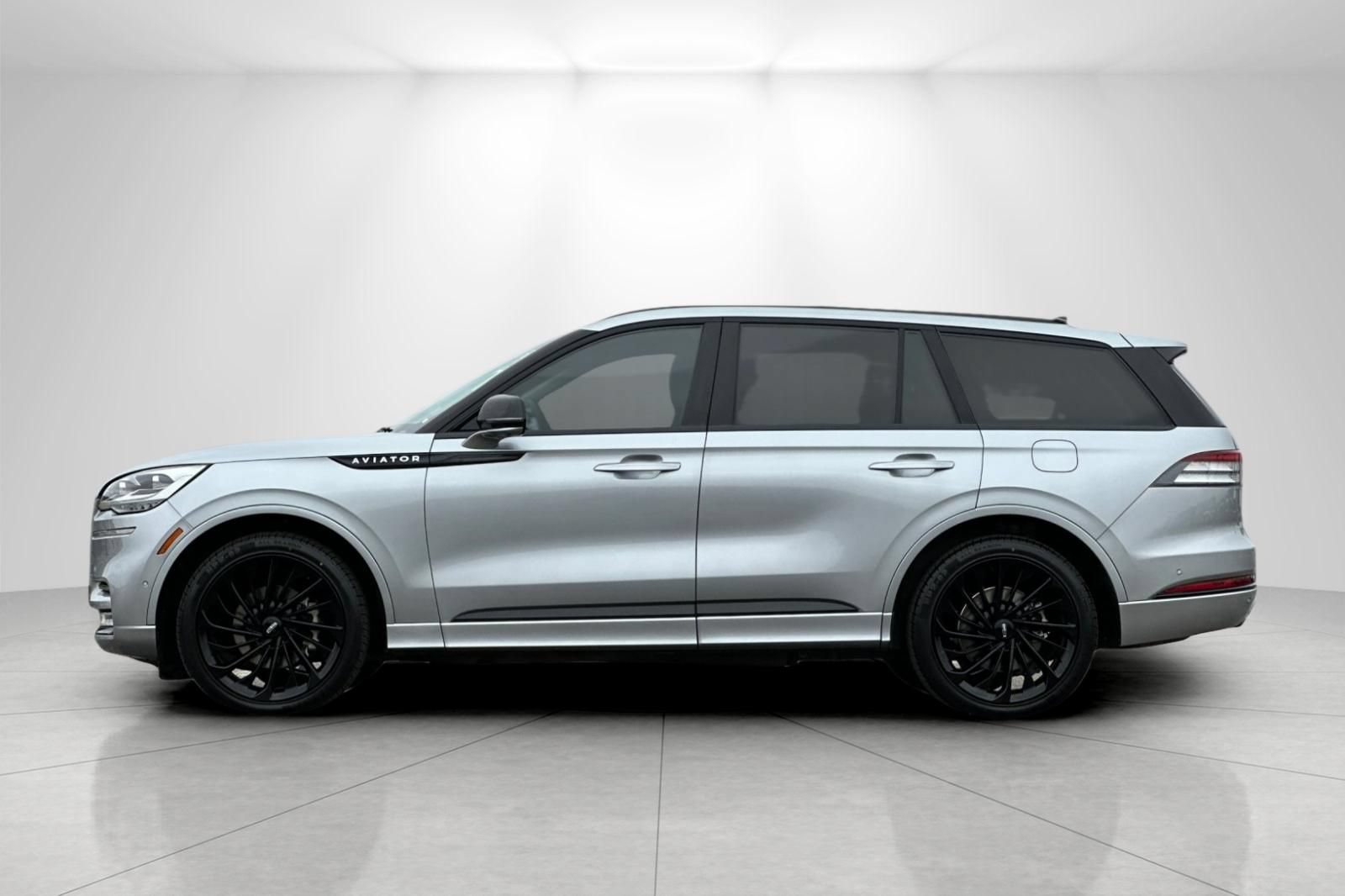 Used 2023 Lincoln Aviator Reserve w/ Equipment Group 201A AWD/4WD image 6