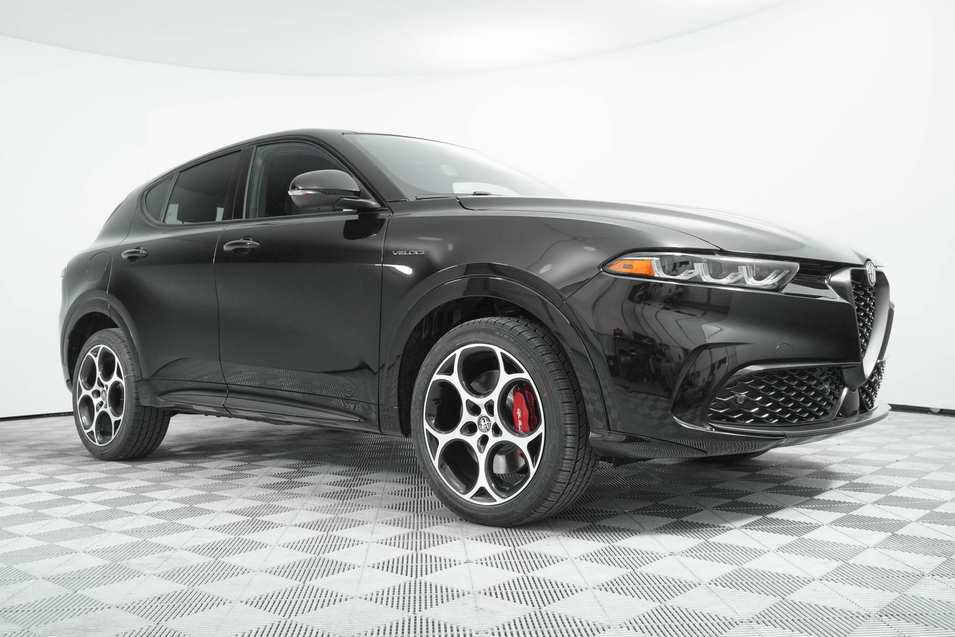 New 2025 Alfa Romeo Tonale w/ Premium Package AWD/4WD image 1