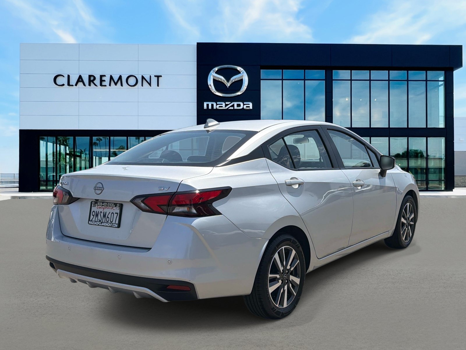 Used 2024 Nissan Versa SV FWD image 5