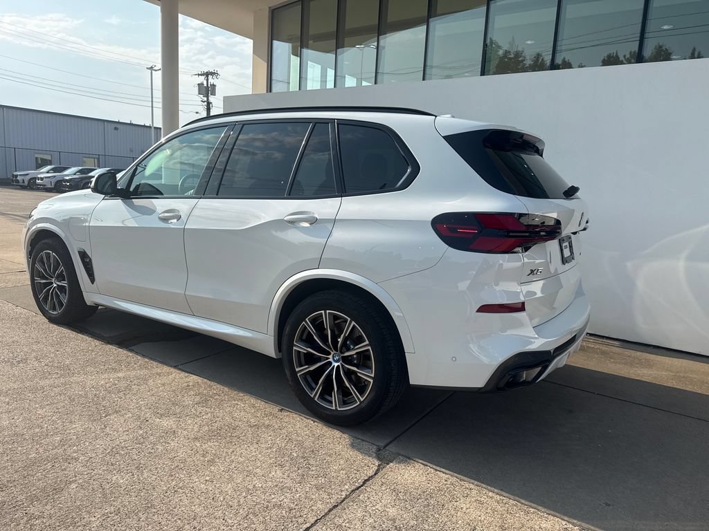 Used 2024 BMW X5 xDrive50e w/ M Sport Package AWD/4WD image 3