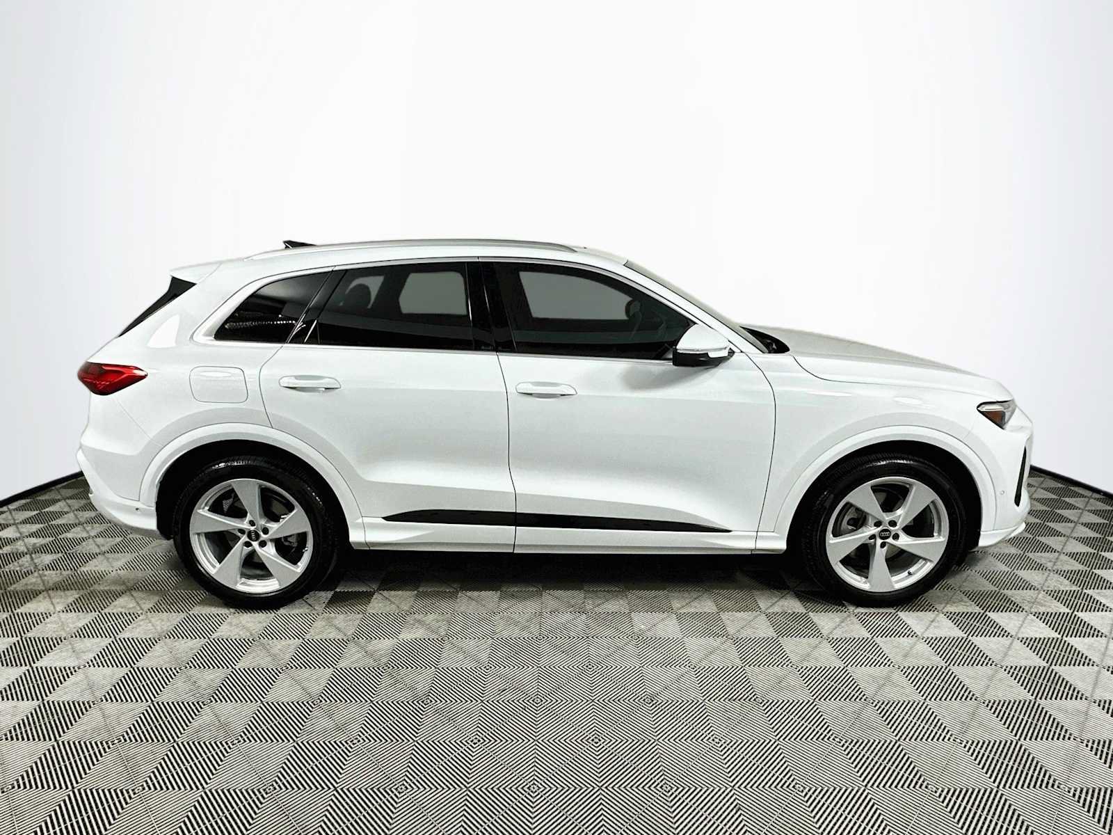 Certified 2025 Audi Q5 Prestige AWD/4WD image 8