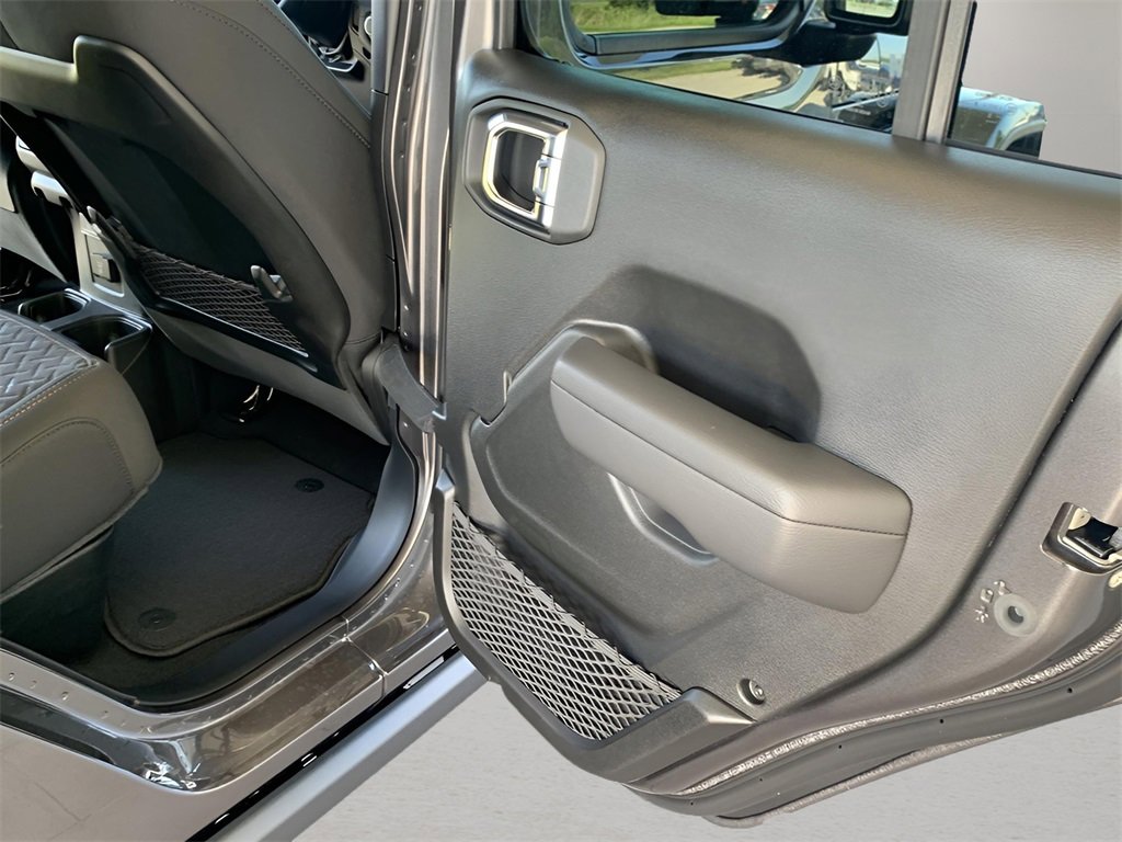 New 2025 Jeep Gladiator Mojave w/ Convenience Group image 39