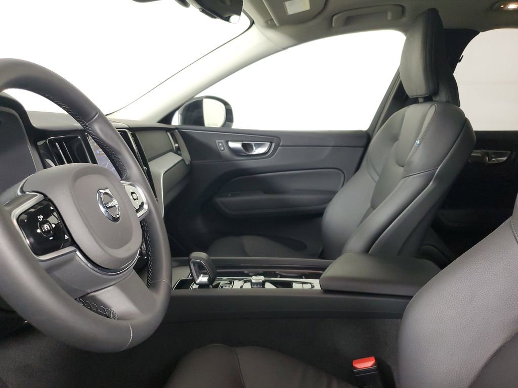 Used 2025 Volvo XC60 B5 Plus AWD/4WD image 24