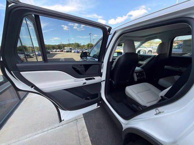New 2026 Lincoln Aviator AWD image 12