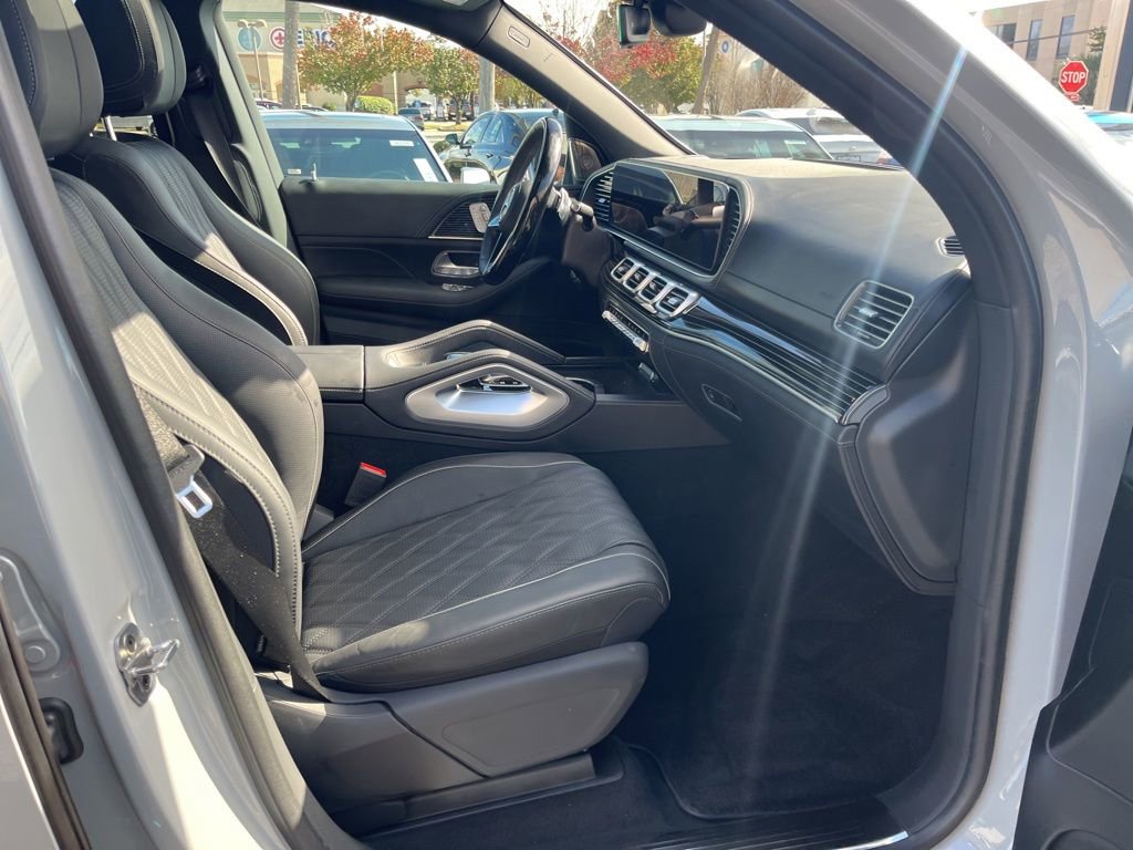 Used 2024 Mercedes-Benz Maybach GLS 600 4MATIC image 4