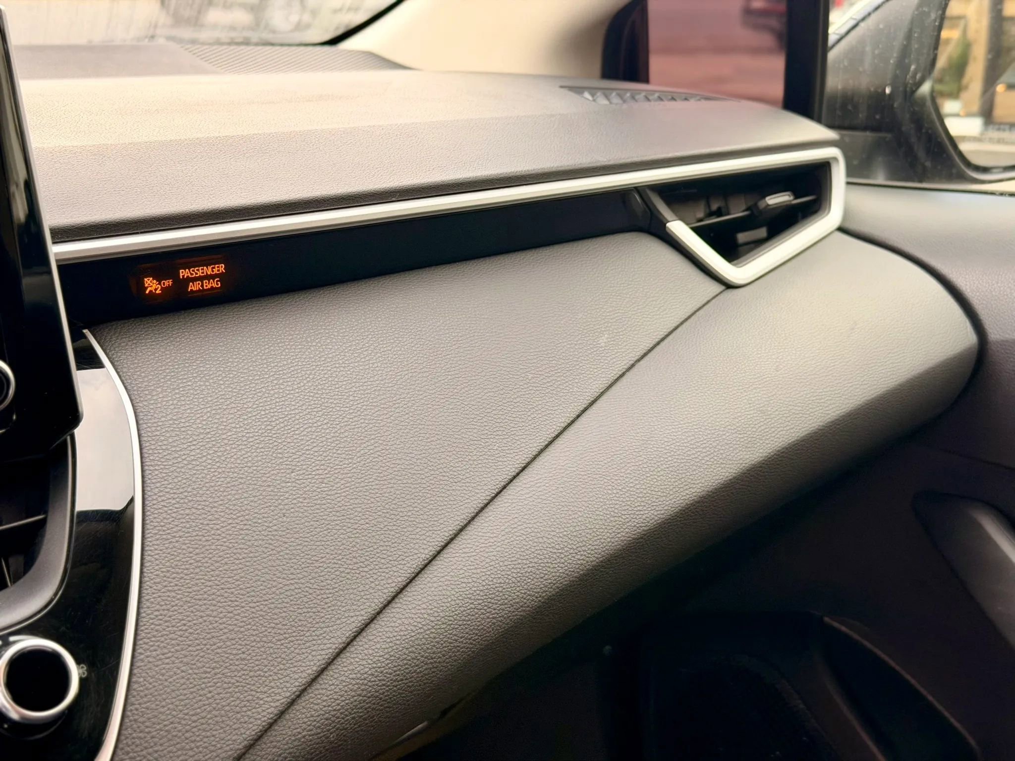 Used 2020 Toyota Corolla LE FWD image 17