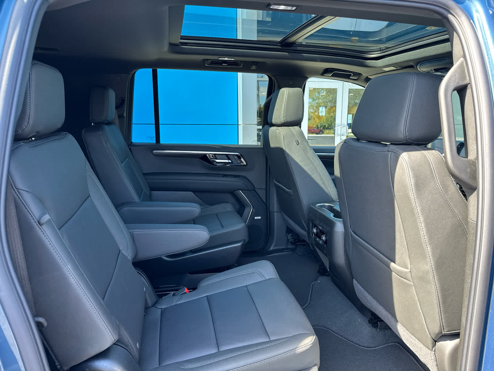 New 2027 Chevrolet Suburban LT w/ Comfort Package AWD/4WD image 5