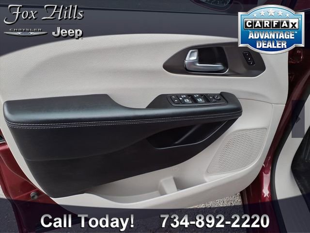 Used 2019 Chrysler Pacifica Limited w/ Tire & Wheel Group image 15