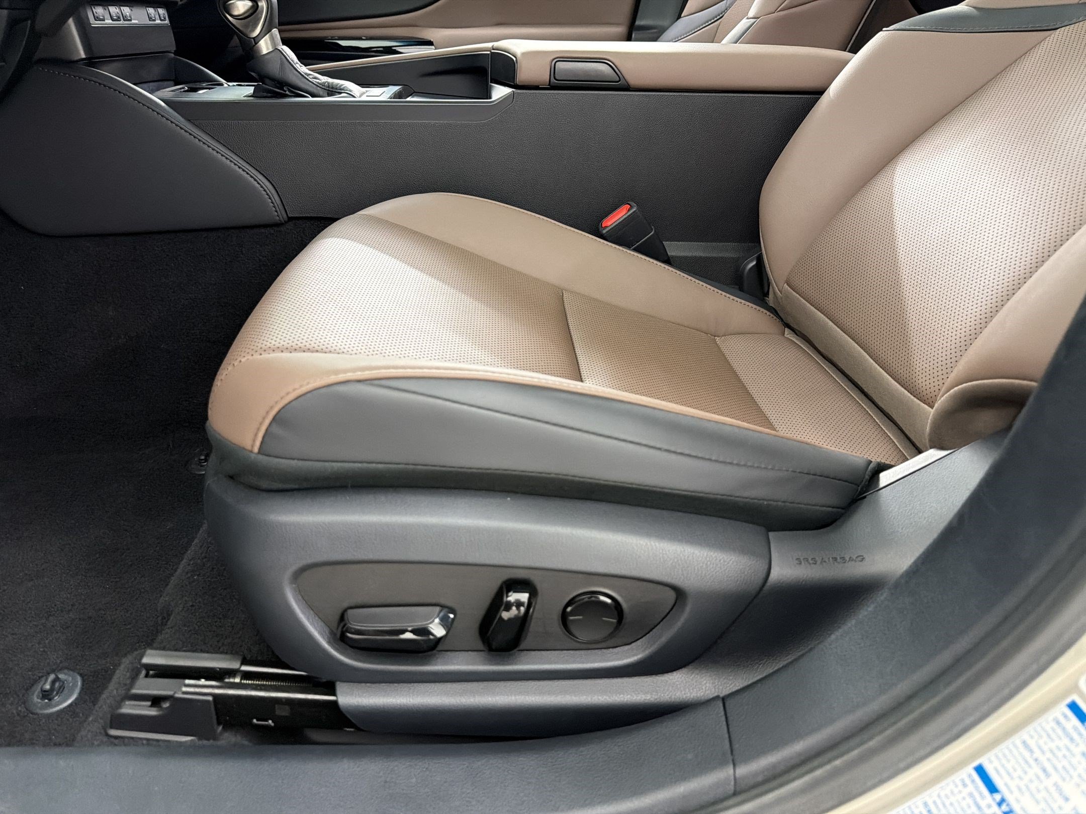 Certified 2023 Lexus ES 250 w/ Premium Package AWD/4WD image 16