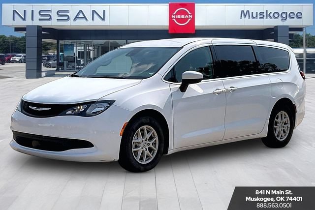 Used 2023 Chrysler Voyager LX FWD image 3