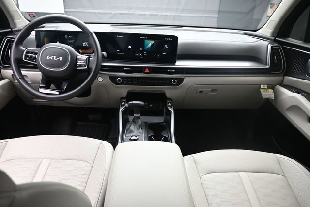 Used 2025 Kia Sorento S FWD image 9