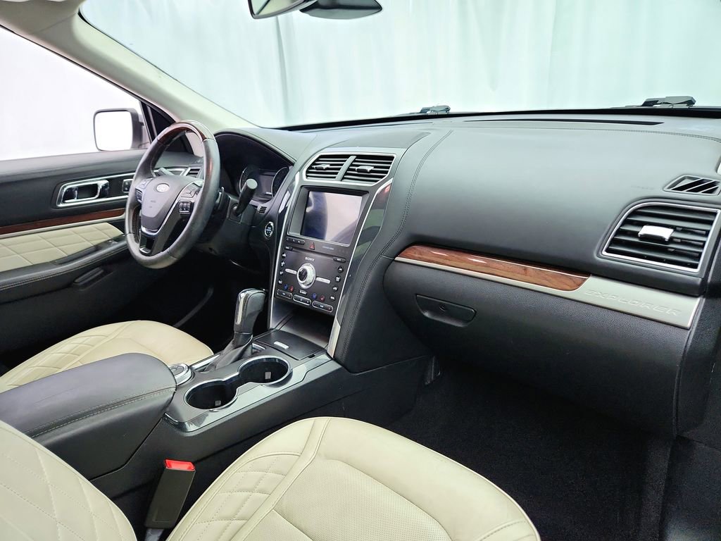 Used 2019 Ford Explorer Platinum AWD/4WD image 29