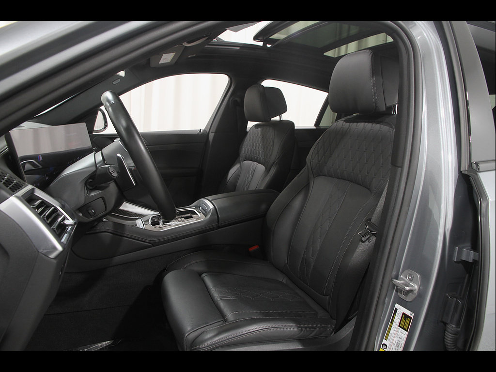 Used 2024 BMW X6 M60i w/ Climate Comfort Package AWD/4WD image 5
