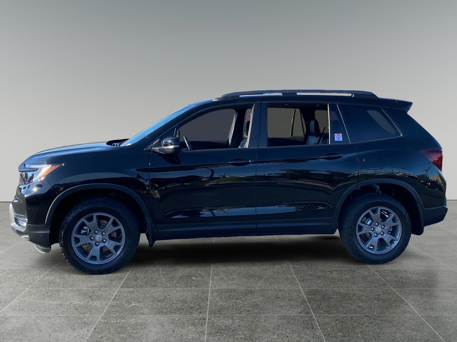 Used 2025 Honda Passport TrailSport image 2