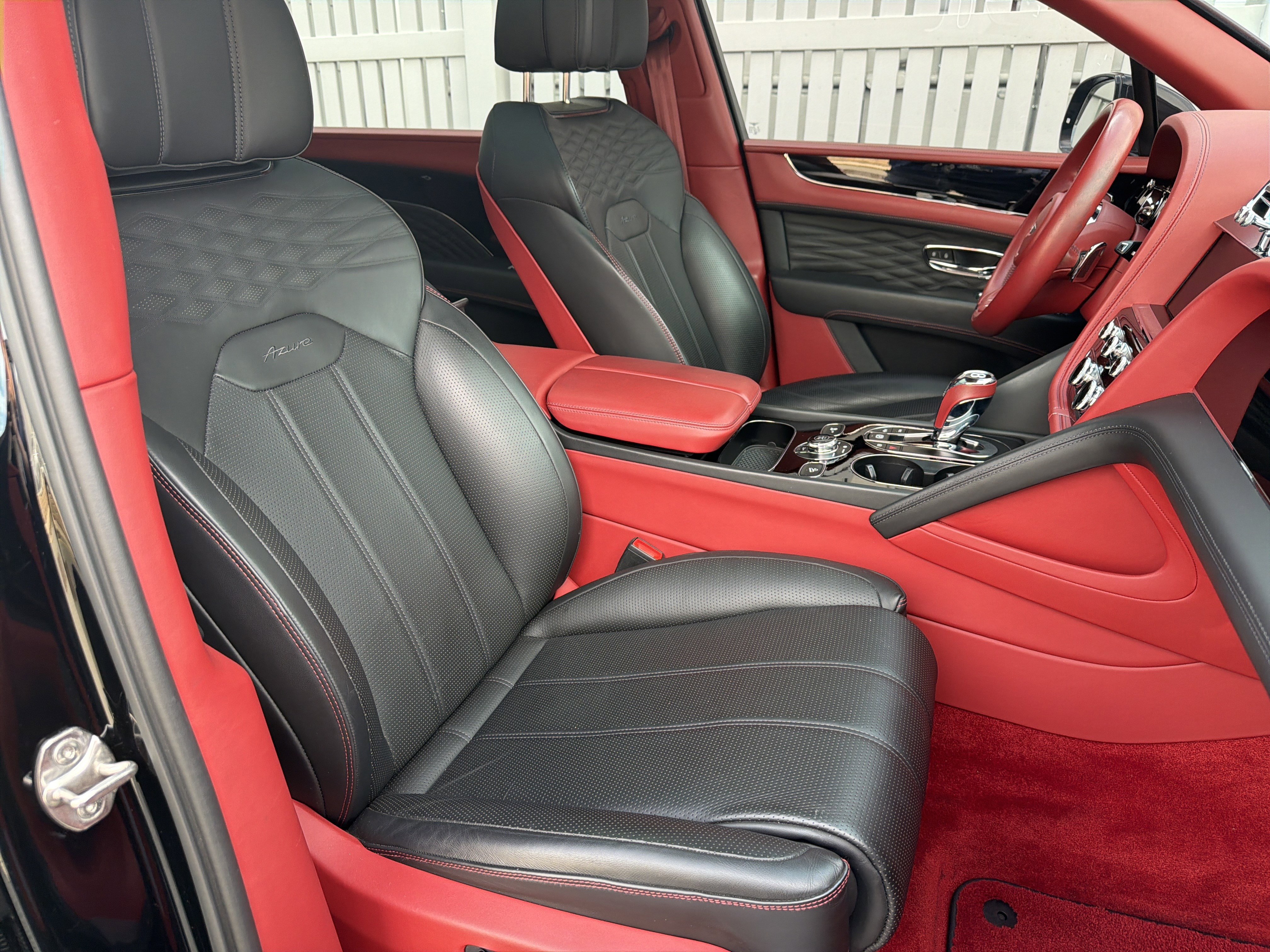 Used 2023 Bentley Bentayga Extended Wheelbase AWD/4WD image 2