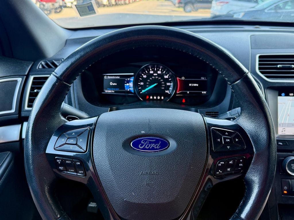 Used 2017 Ford Explorer XLT w/ Equipment Group 202A AWD/4WD image 18