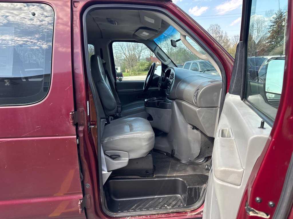 Used 2006 Ford E-350 and Econoline 350 XL RWD image 10