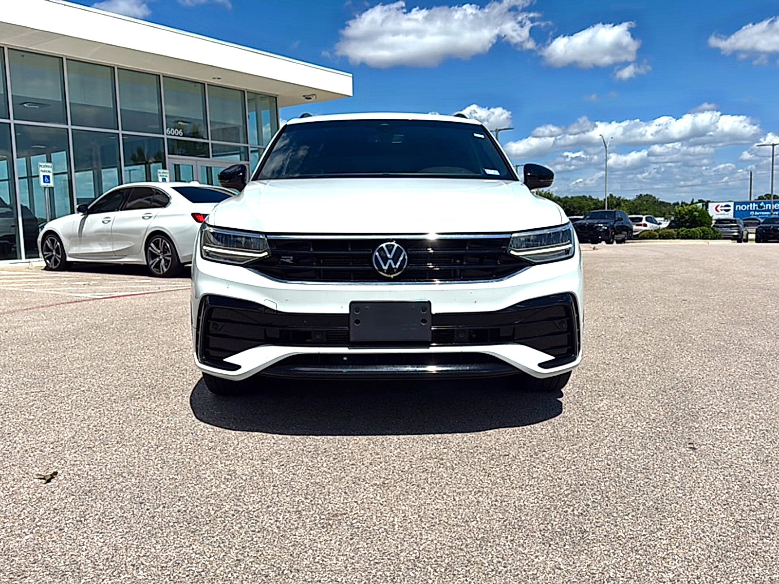Used 2023 Volkswagen Tiguan SE R-Line FWD image 2