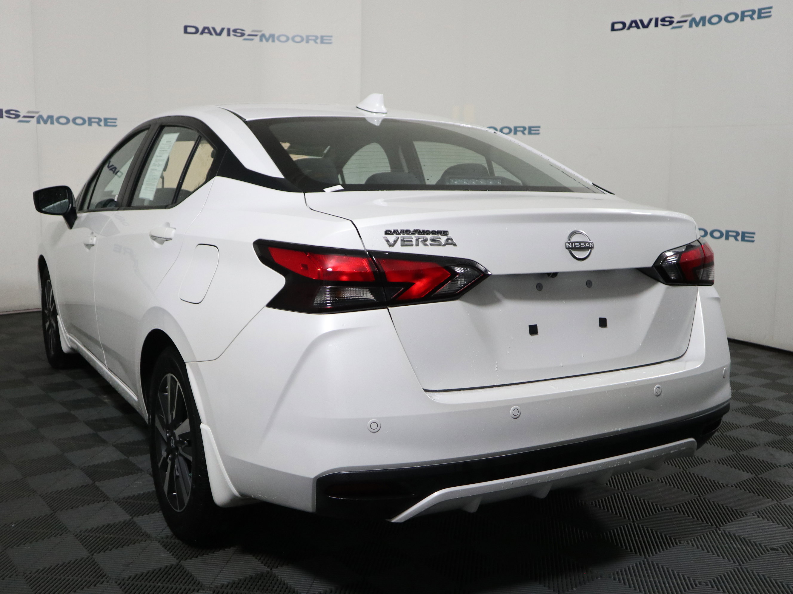 Used 2025 Nissan Versa SV w/ Trunk Package image 9