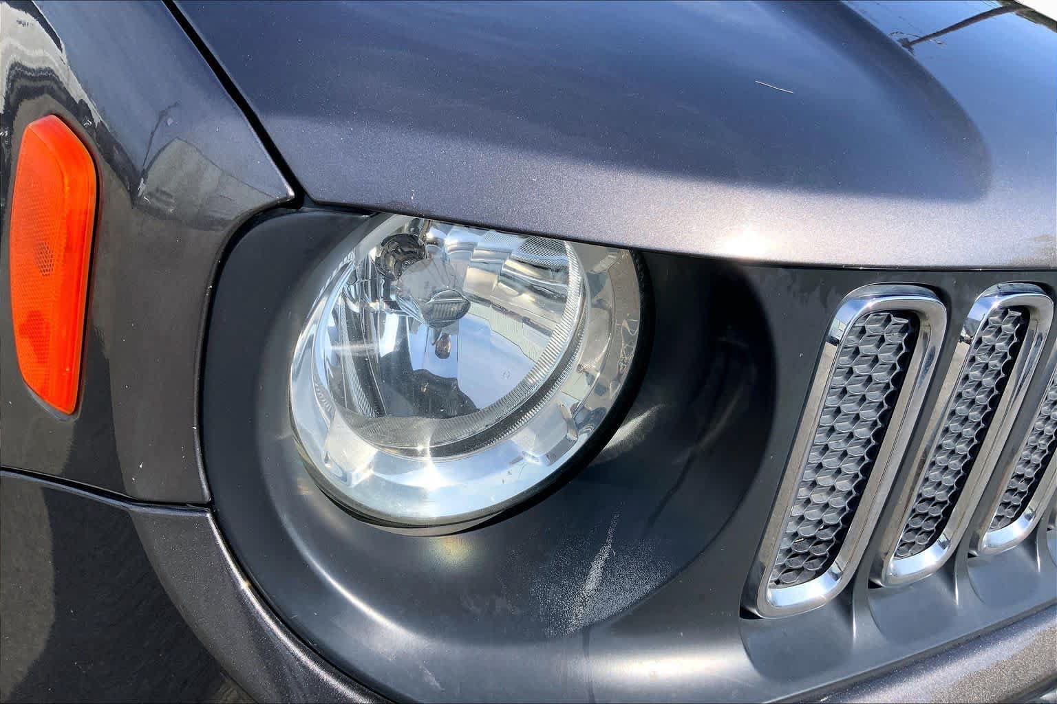 Used 2018 Jeep Renegade Latitude FWD image 28