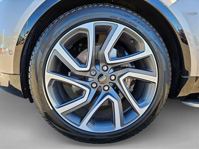 Used 2024 Land Rover Discovery Metropolitan Edition image 25