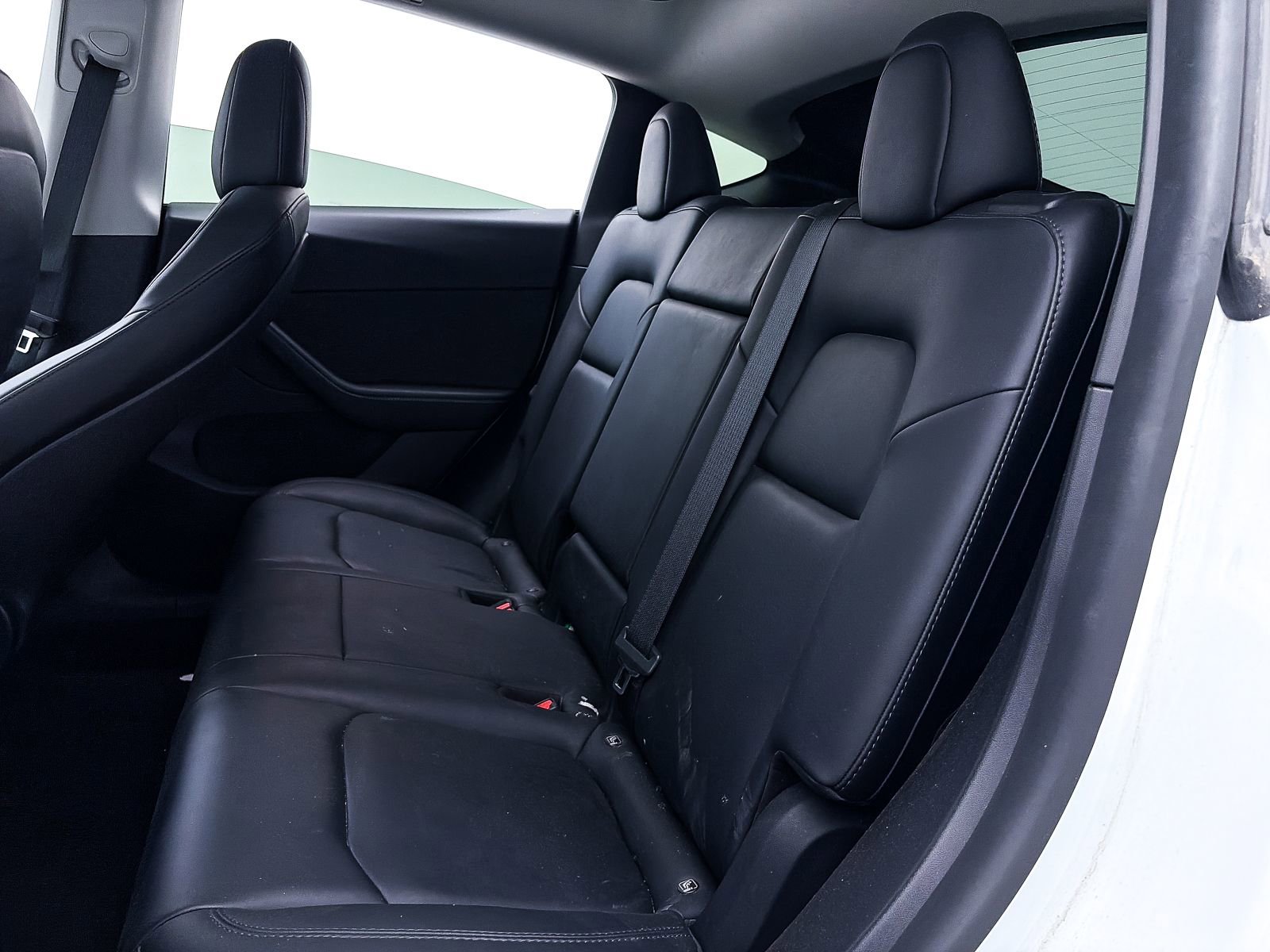 Used 2022 Tesla Model Y Long Range image 32