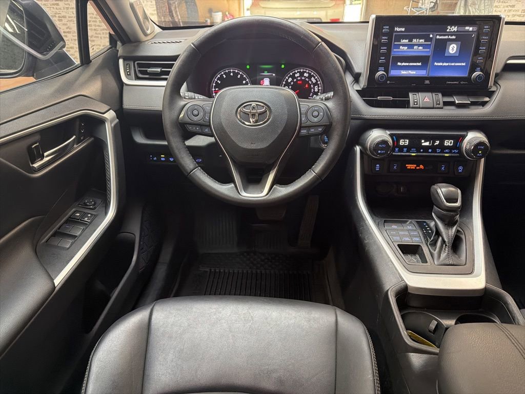 Used 2021 Toyota RAV4 XLE Premium image 15