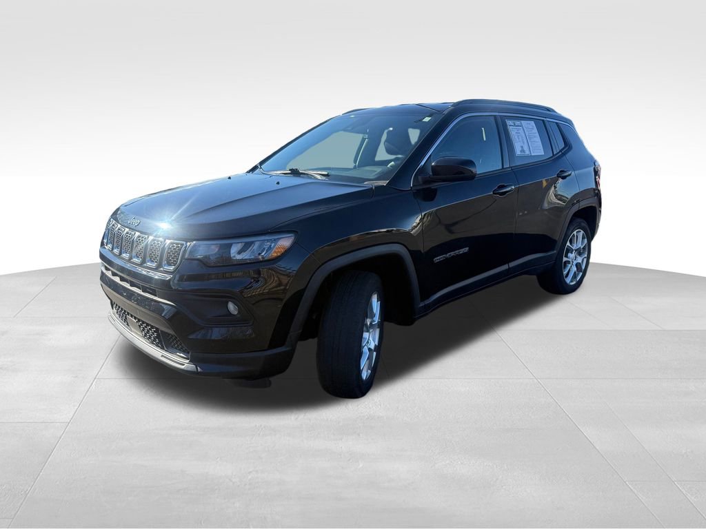 Used 2023 Jeep Compass Latitude image 3