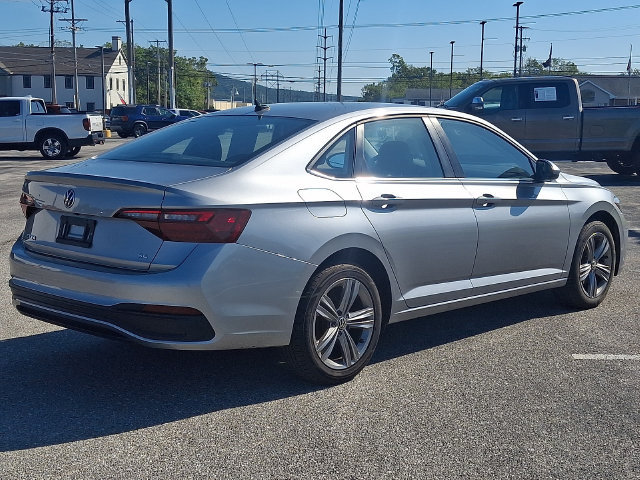 Used 2024 Volkswagen Jetta SE FWD image 5